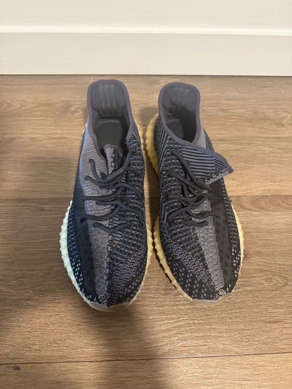 Adidas Yeezy boost 350 v2 carbon